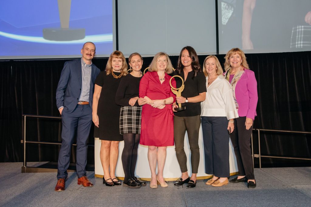 Image of Christine Elliott presenting the Improved Patient Experience Award at the 2024 Ontario Health System Quality and Innovation Awards Ceremony